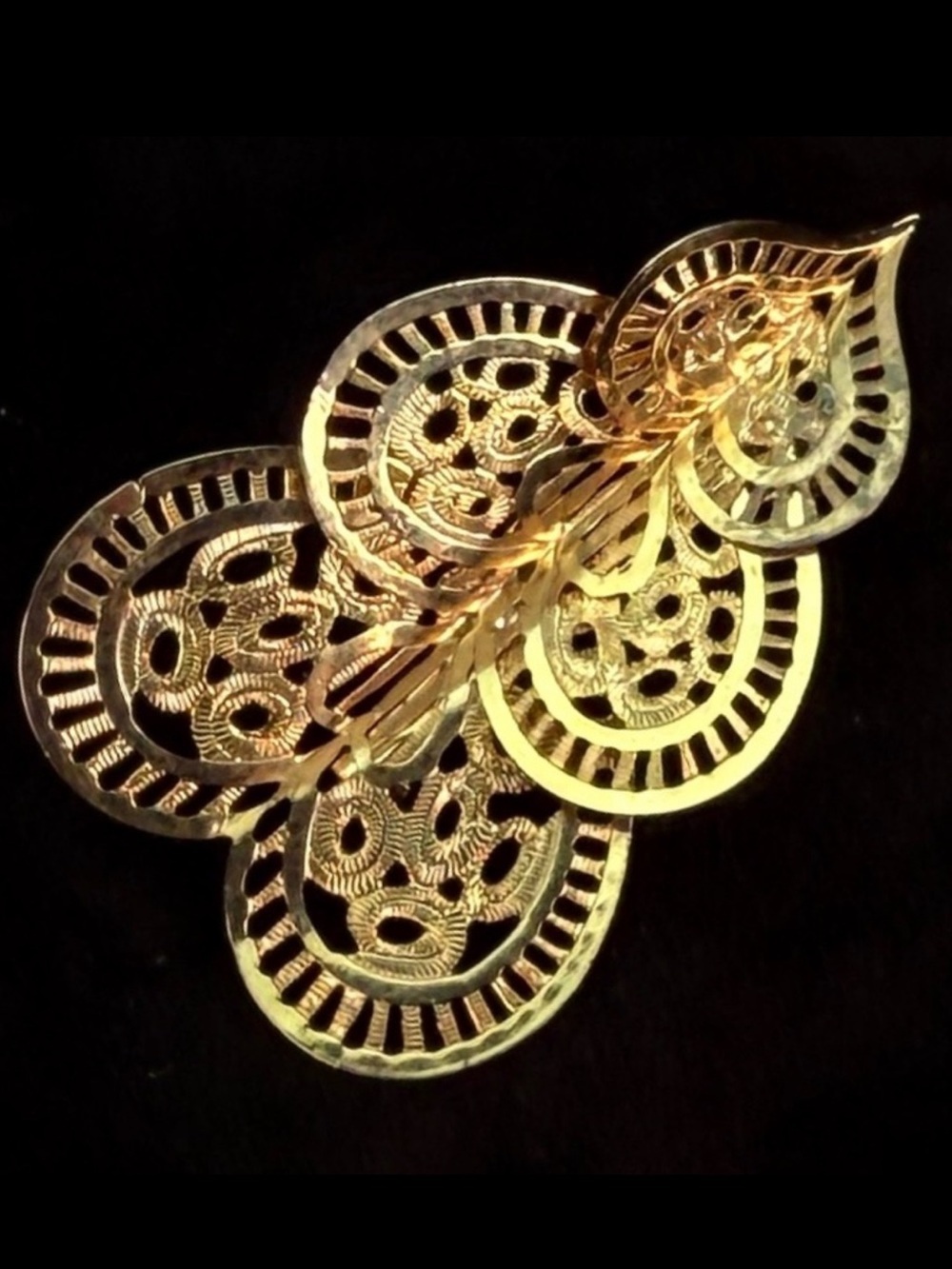 Vintage Goldtone Leaf Brooch pin